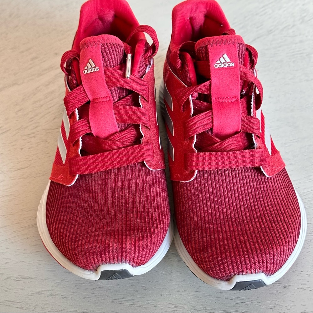 Adidas brand new tennis shoes